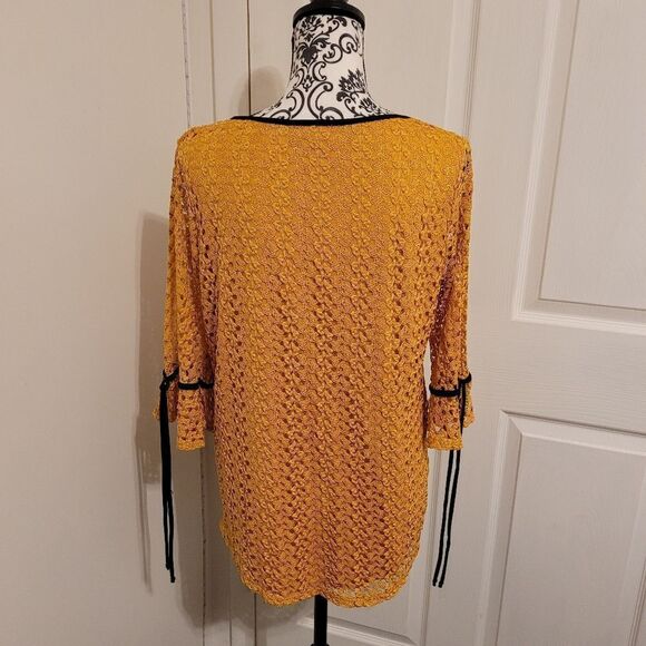 Olivia blu Crochet top - Picture 3 of 8